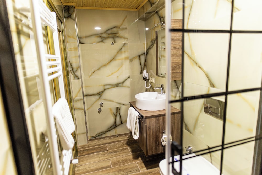 Family Triple Room, Multiple Beds, Courtyard View photo 2