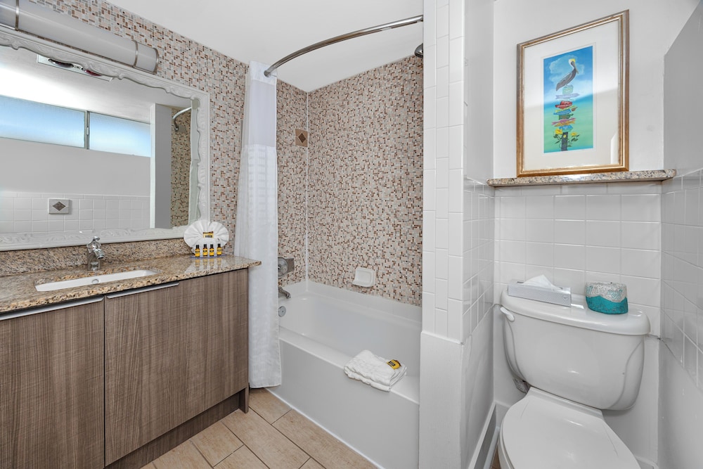 Standard Room, 2 Queen Beds, Non Smoking, Refrigerator & Microwave (Larger Room) - Photo 3