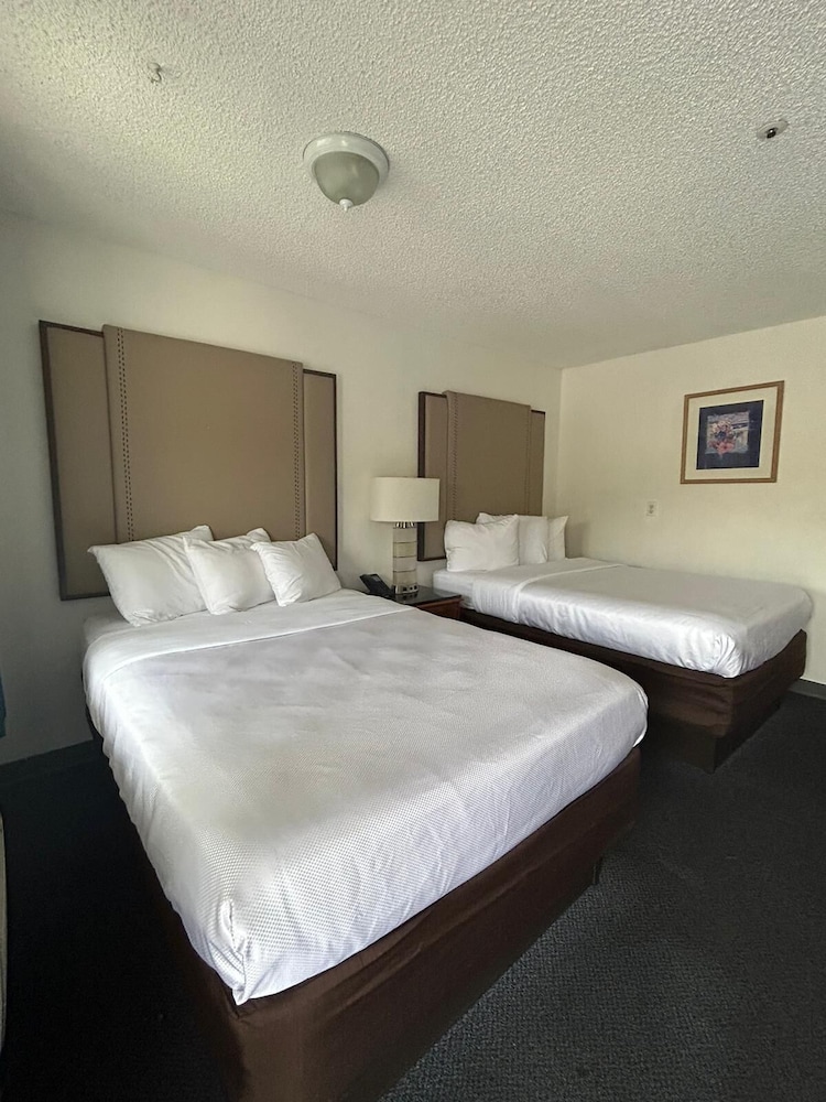 Standard Room, 1 King Bed photo 2