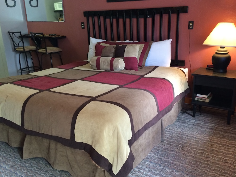 Standard Room, 1 King Bed (Newly remodeled) photo 2