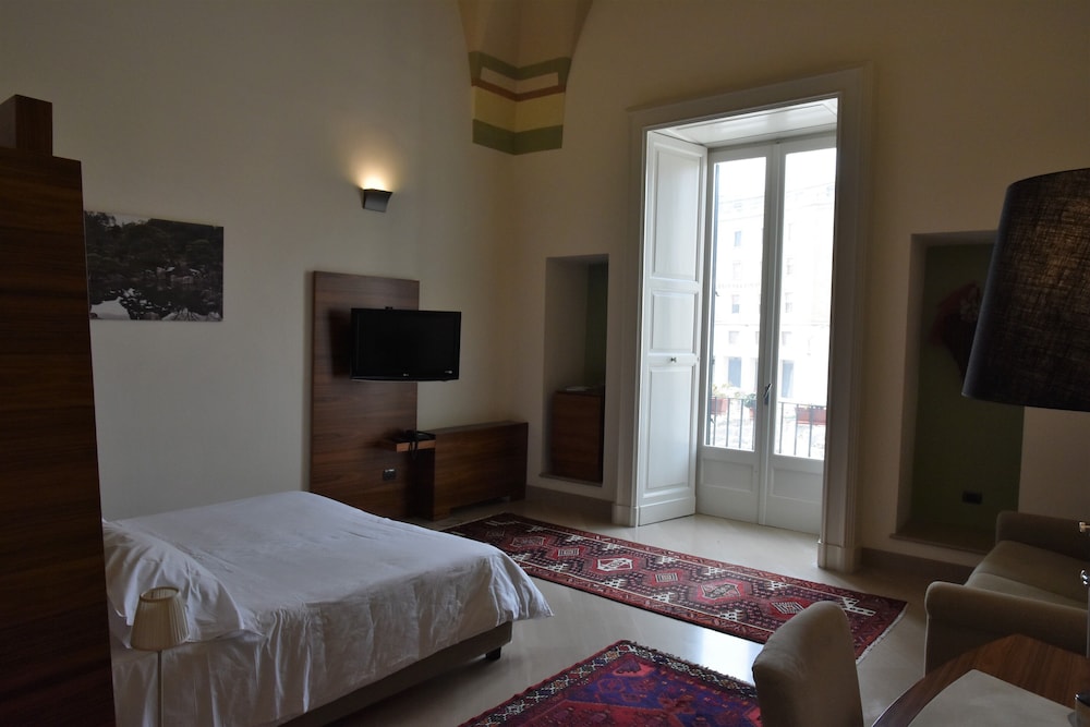 Deluxe Suite, 1 Bedroom, Balcony, City View
