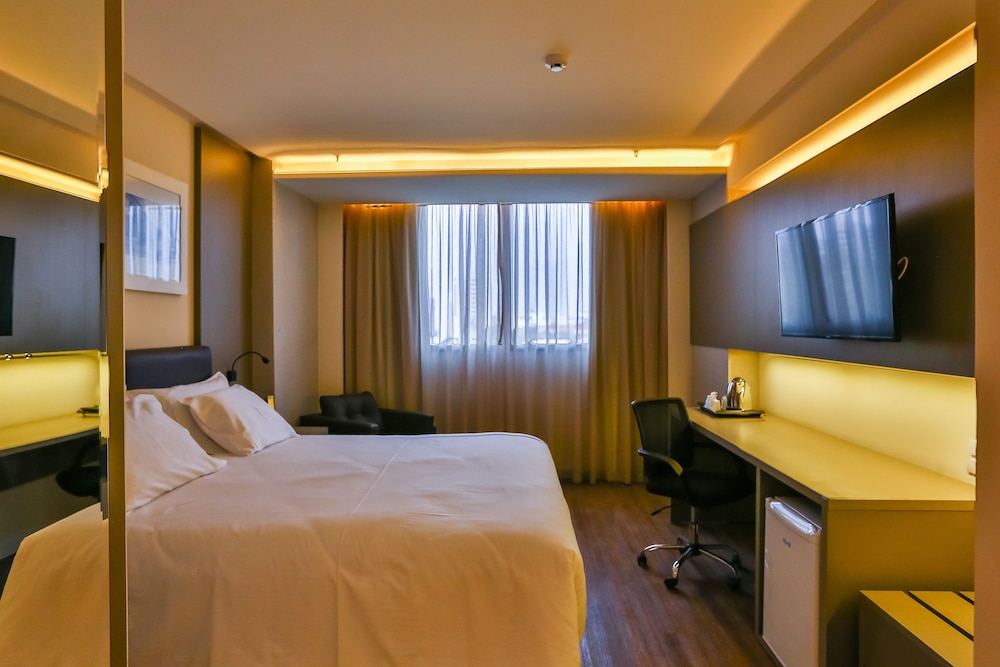 Standard Room, 1 King Bed
