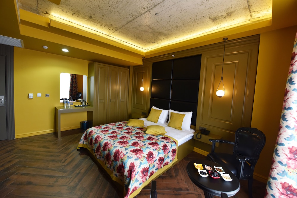 Standard Room, 1 Queen Bed