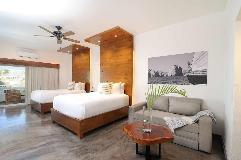 Superior Room, 2 Queen Beds photo 2