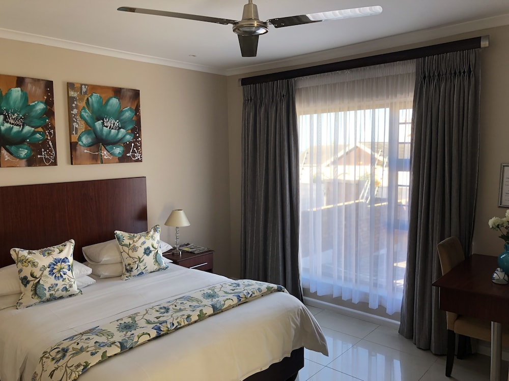 Luxury Room - Photo 23