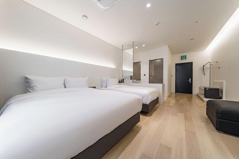 Deluxe Twin Room, City View