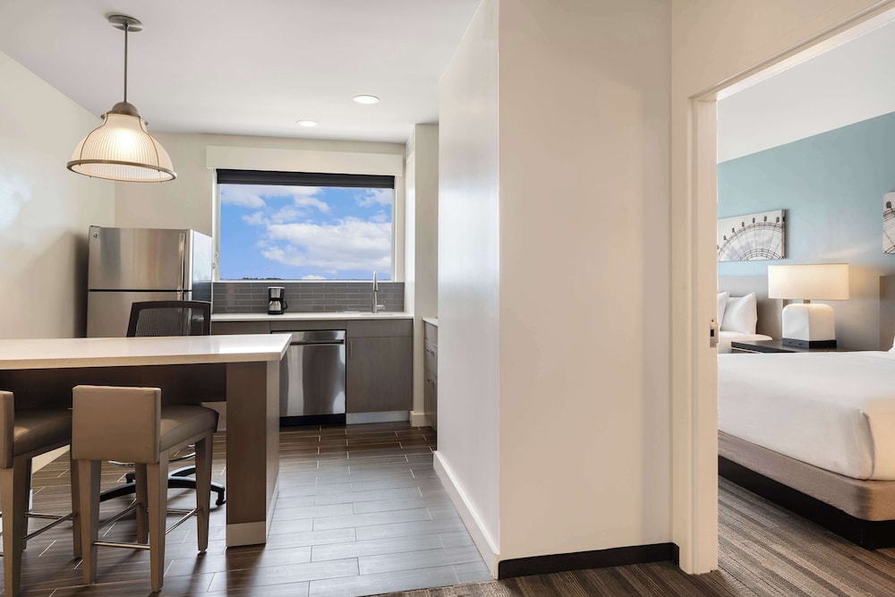 Suite, 1 Bedroom (2 Queenbed & 1 Sofabed)