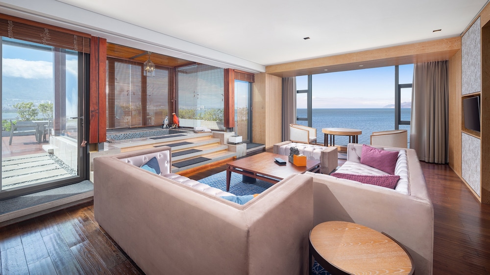 Suite, 1 Bedroom (180 Degree Erhai View, High Floor)