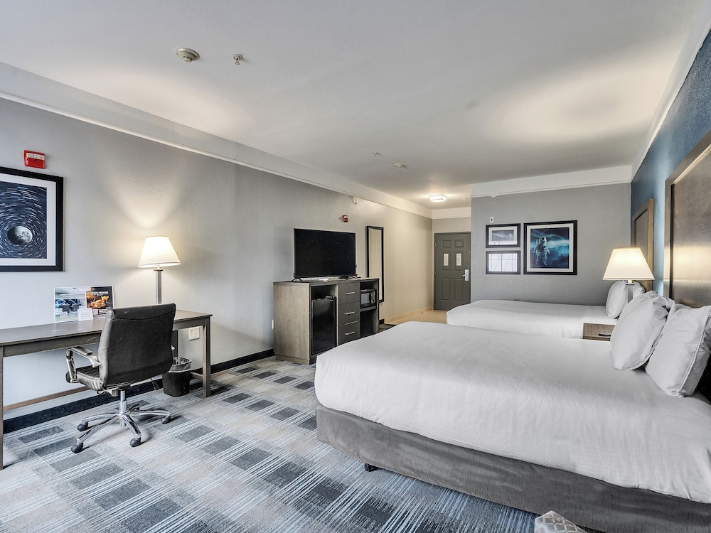 Room, 2 Queen Beds, Bathtub Grab Bars, Non Smoking
