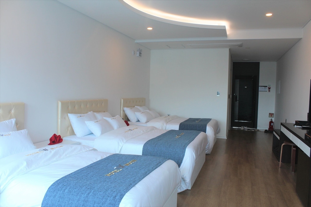 Deluxe Triple Room - Photo 7