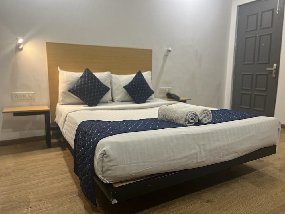Deluxe Room - Photo 10