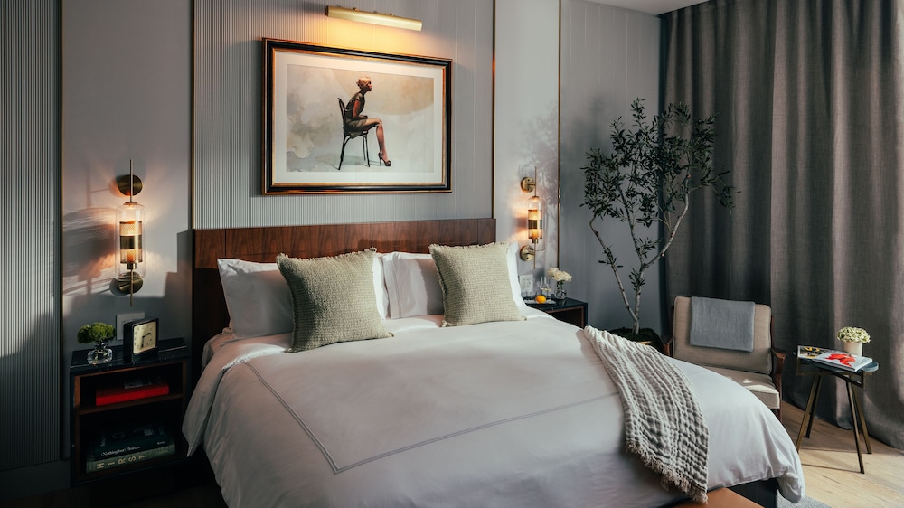 Room, 1 King Bed (Camelback)