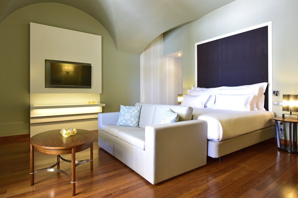 Suite (King Size Bed)