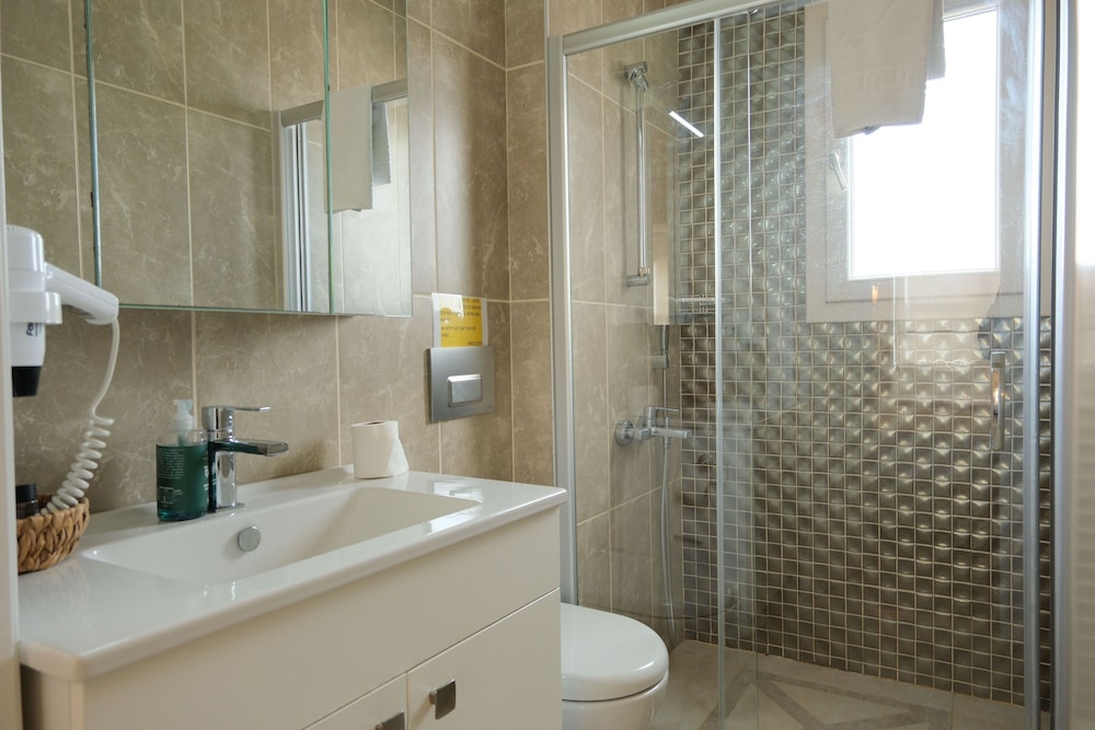 Triple Room, Pool View (Aquila) - Photo 12