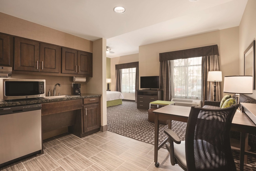 Studio, 1 King Bed, Accessible, Bathtub