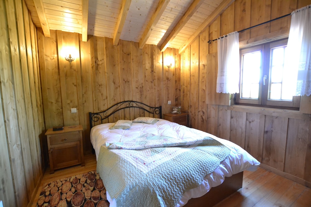House, 2 Bedrooms photo 1