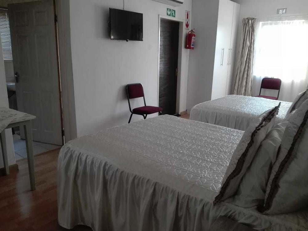 Family Room, 2 Double Beds photo 2