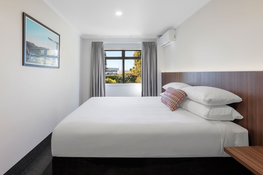 Executive Suite - Photo 1