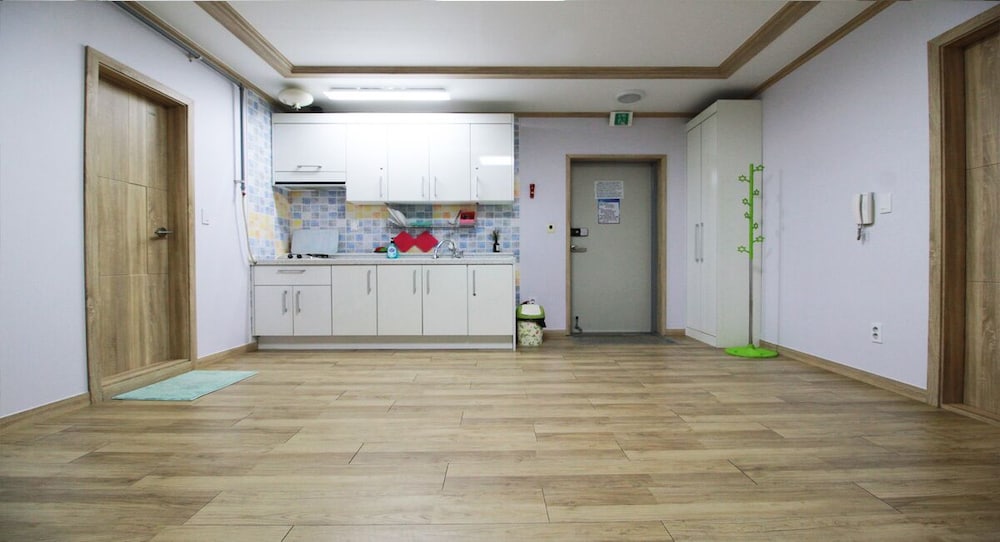 A6 1.5room (Room 1 + Living Area + Bathroom 2) photo 3