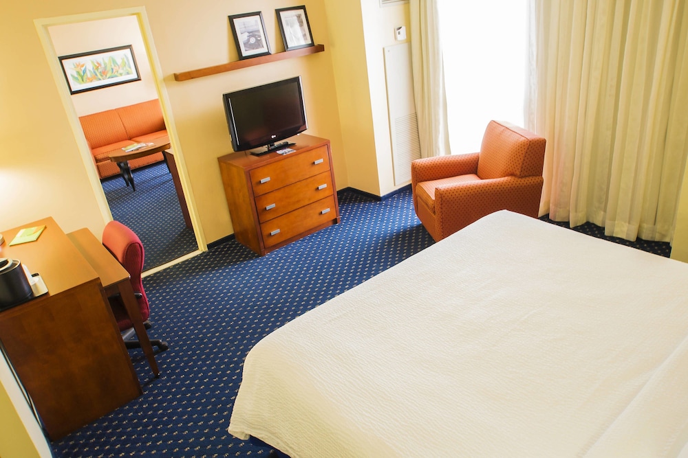 Suite, 1 Bedroom - Photo 2