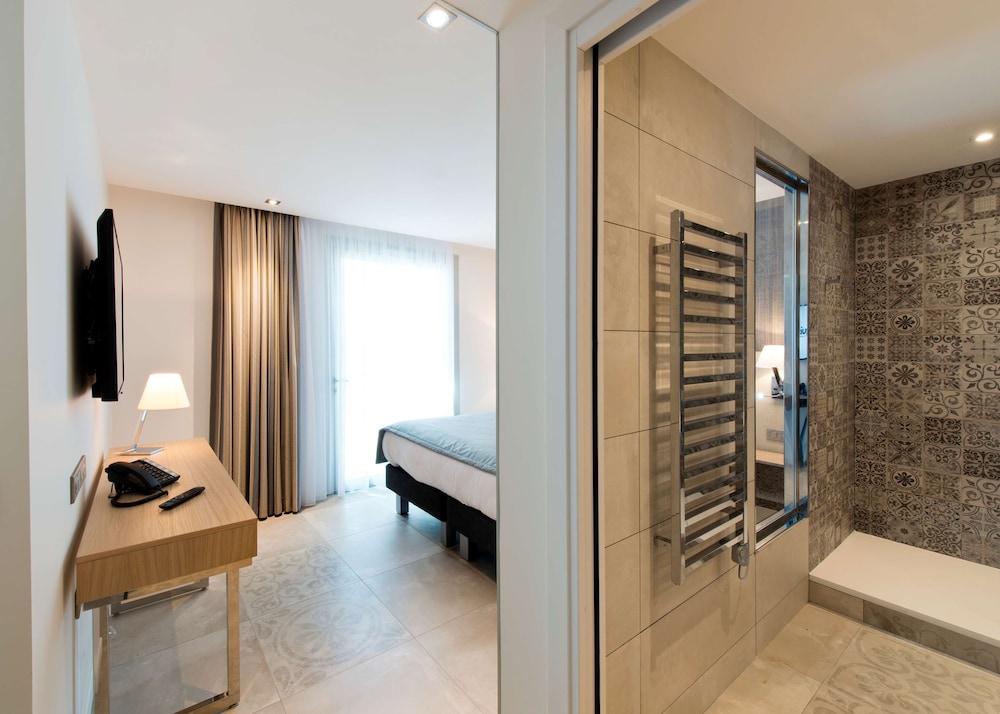 Junior Suite, Multiple Beds, Terrace - Photo 4