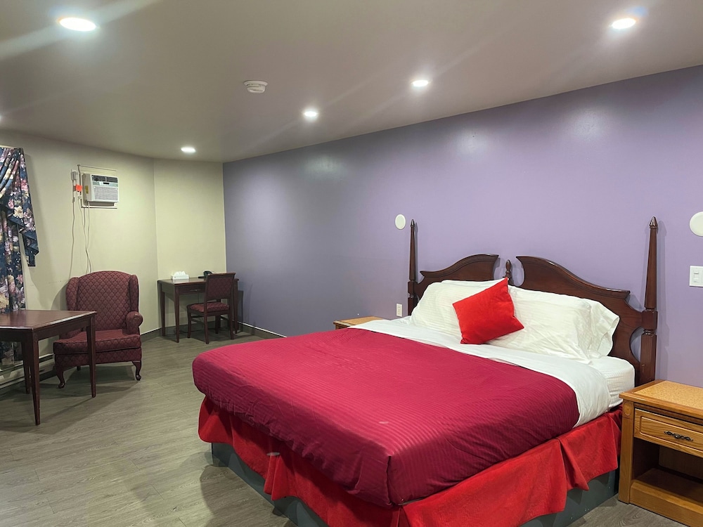Suite, 1 King Bed, Non Smoking - Photo 1