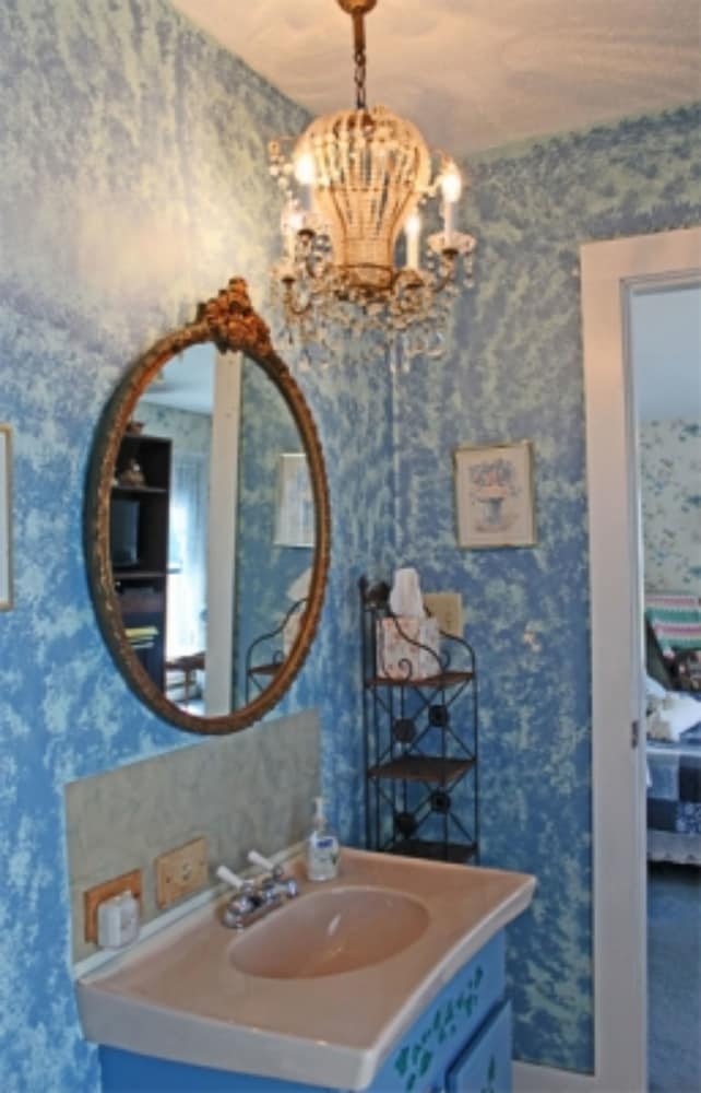 Room, Private Bathroom (Blue) photo 3
