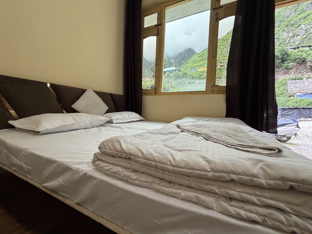 Deluxe Triple Room, Hill View photo 2