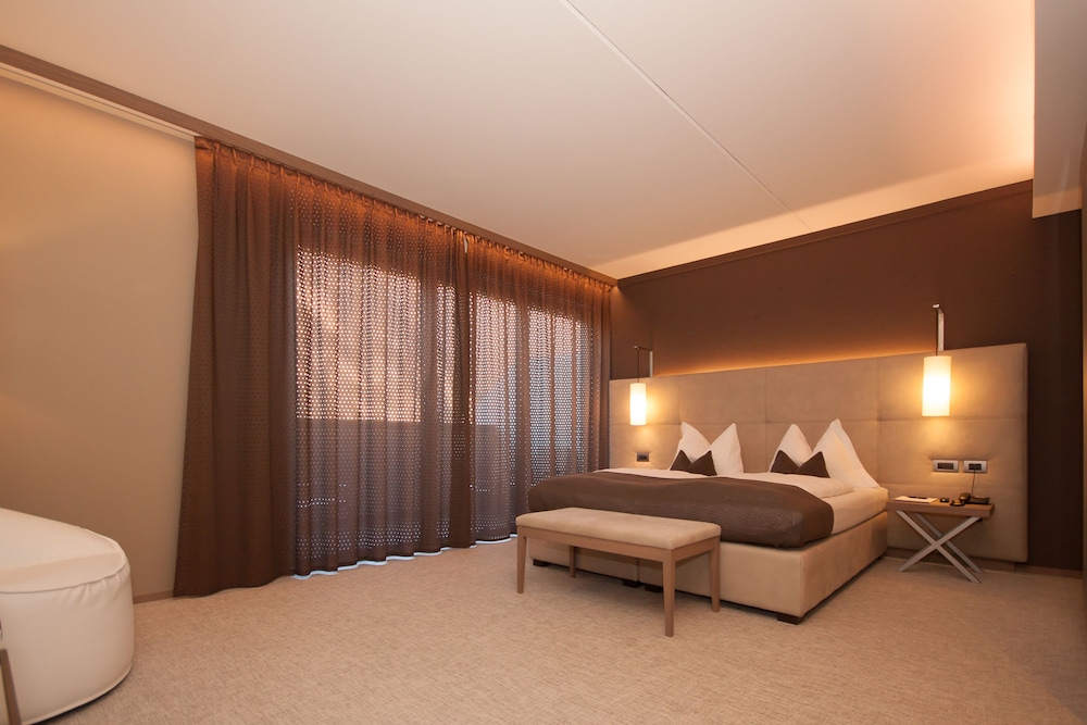 Senior Suite, Balcony, Mountain View photo 1
