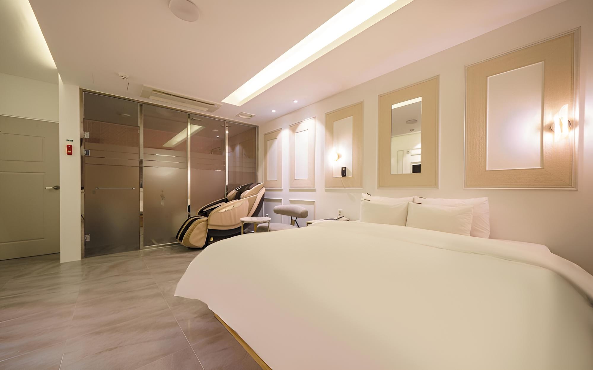 Room (Suite (Styler Netflix Bathtub)) - Photo 2