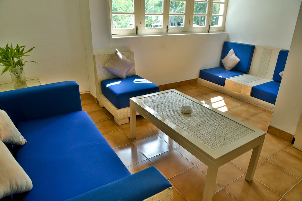 Luxury Room, Pool View - Photo 2