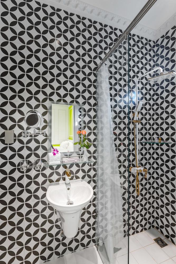 Deluxe Triple Room, Balcony - Photo 15