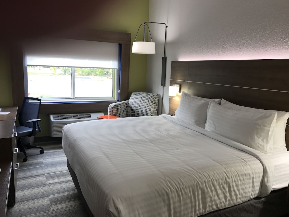 Standard Room, 1 King Bed (Walk-In Shower) - Photo 1