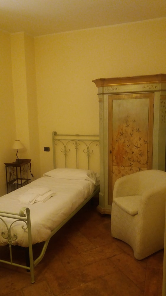 Single Room photo 2