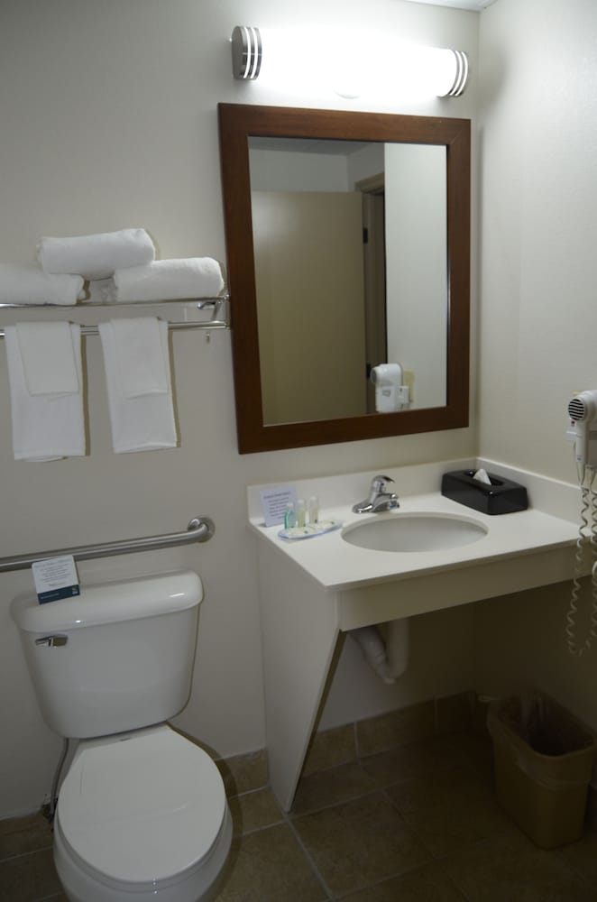 Standard Room, 1 King Bed, Non Smoking - Photo 17