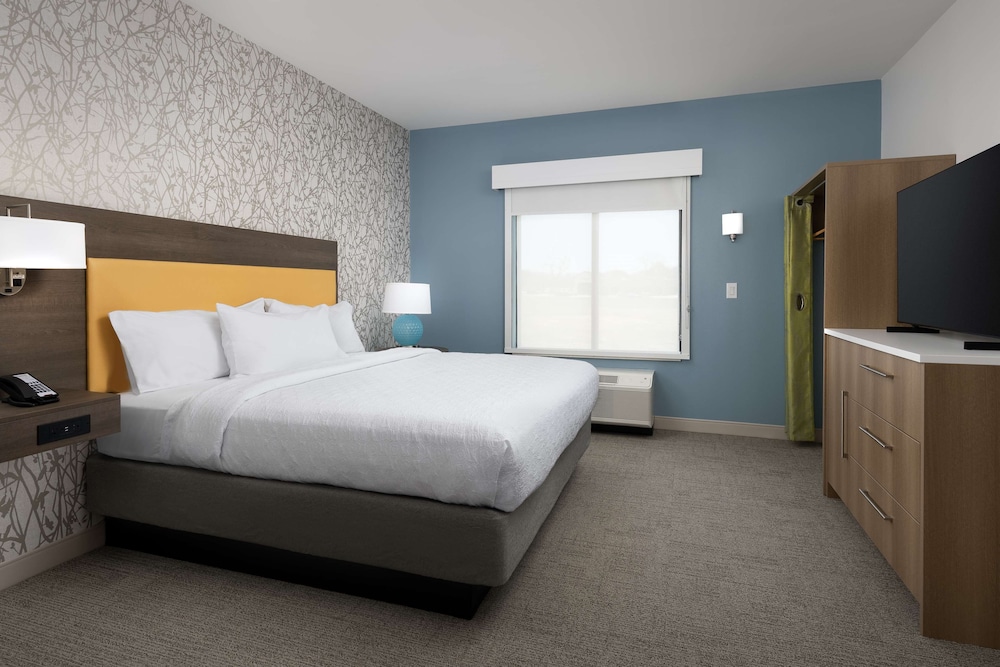 Suite, 1 King Bed, Accessible (Hearing) - Photo 8