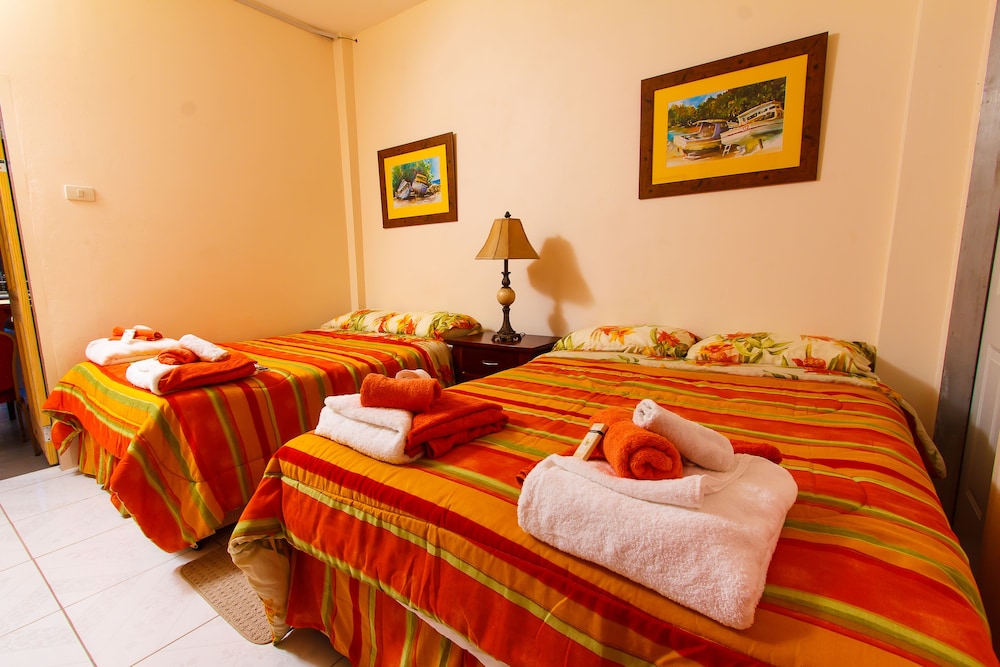 Room, 2 Queen Beds photo 2