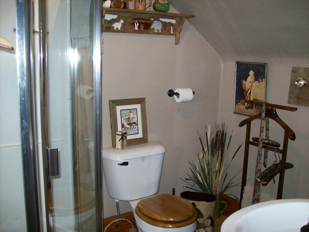 Room, 1 Queen Bed, Non Smoking (Ladies and Gents) photo 3