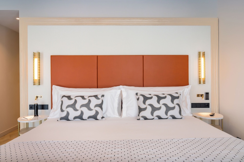 Deluxe Room - Photo 4