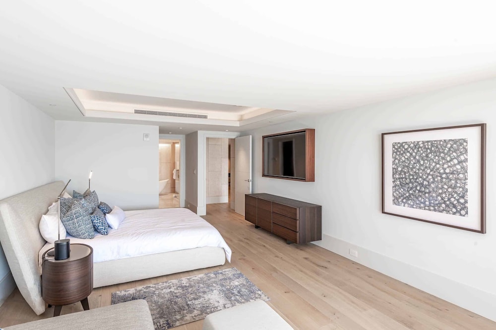 Deluxe Condo, 4 Bedrooms, Balcony, Beach View photo 1