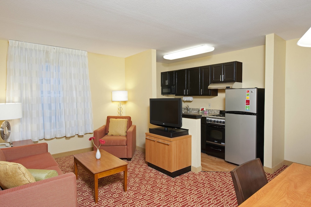 Suite, 1 Bedroom - Photo 2