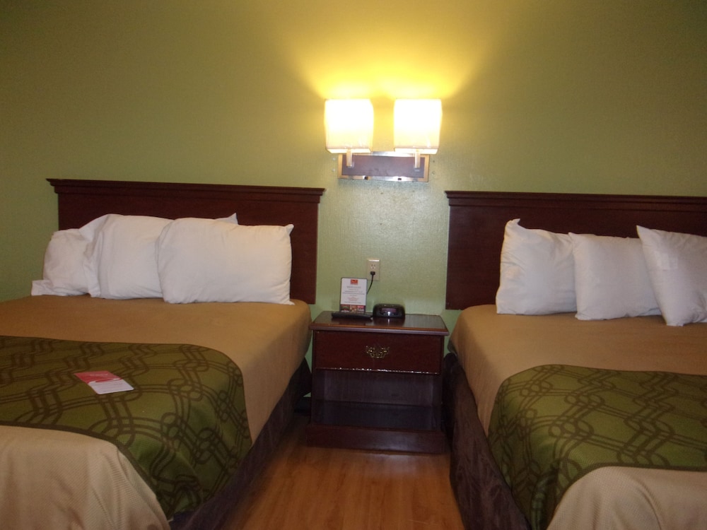 Standard Double Room, 2 Double Beds, Smoking - Photo 2