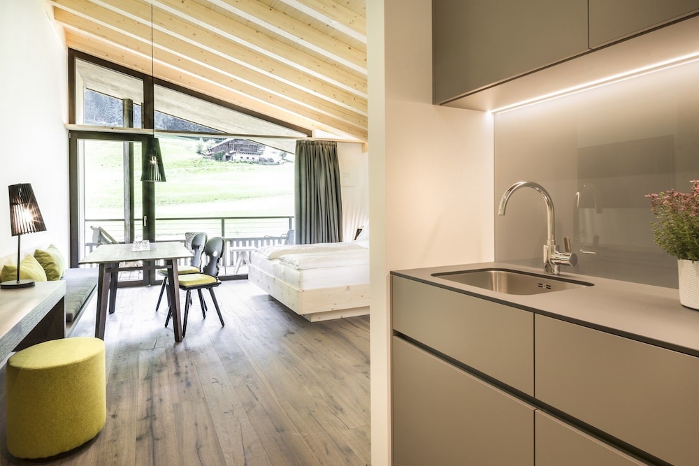 Family Studio, 2 Bedrooms, Non Smoking, Mountain View