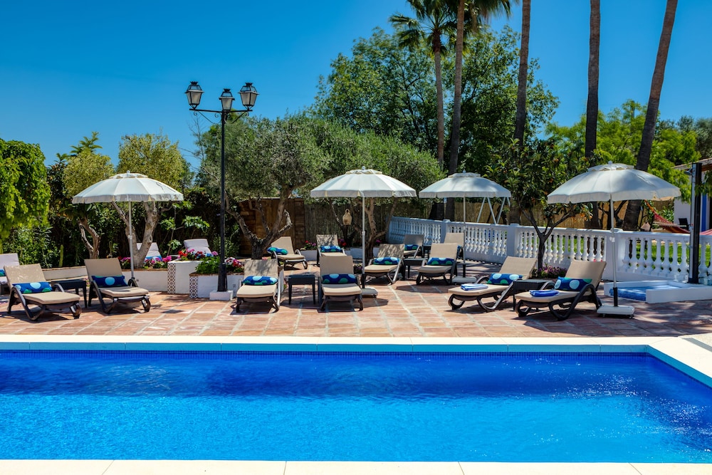 Superior Poolside Room 1 photo 3
