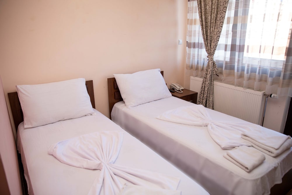 Economy Twin Room photo 3