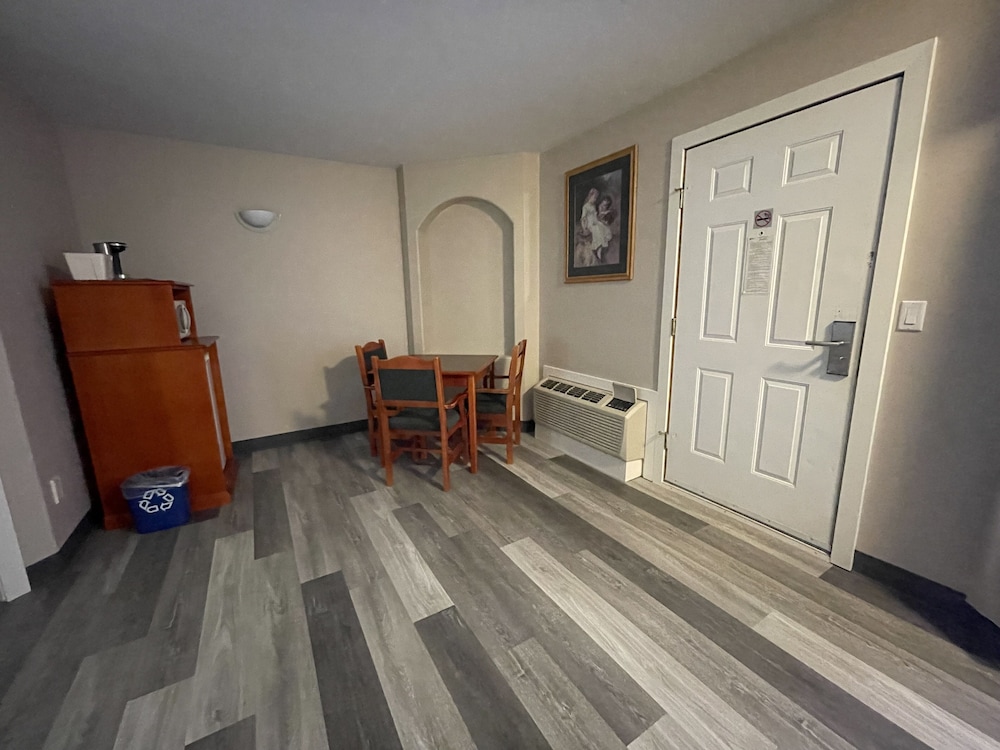 Suite, 2 Queen Beds, Non Smoking photo 3