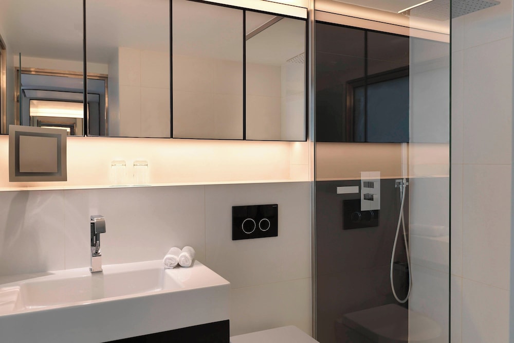 Executive Suite, 1 Bedroom, Terrace, Partial Sea View - Photo 8