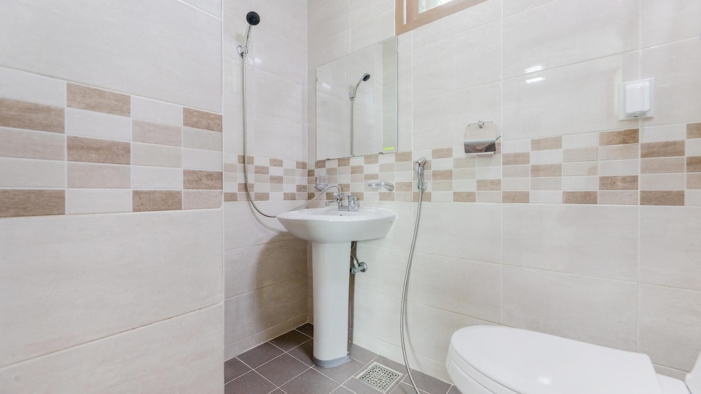 Basic Room, 1 Bedroom (B102) - Photo 11