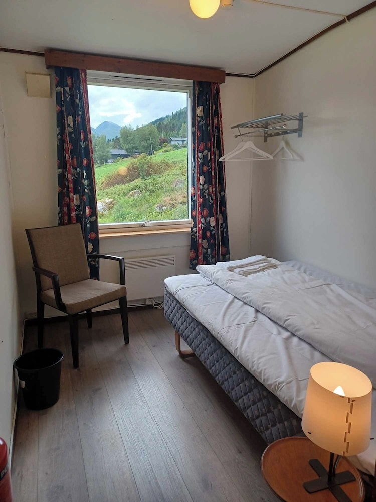 Single room WITH SIDE LAKE VIEW, SHARED BATHROOM photo 3