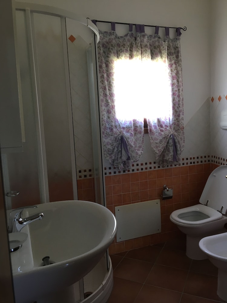 House, 2 Bedrooms photo 2